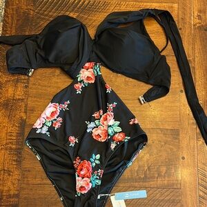 Cupshe Black Floral One-Piece Swimsuit size large
